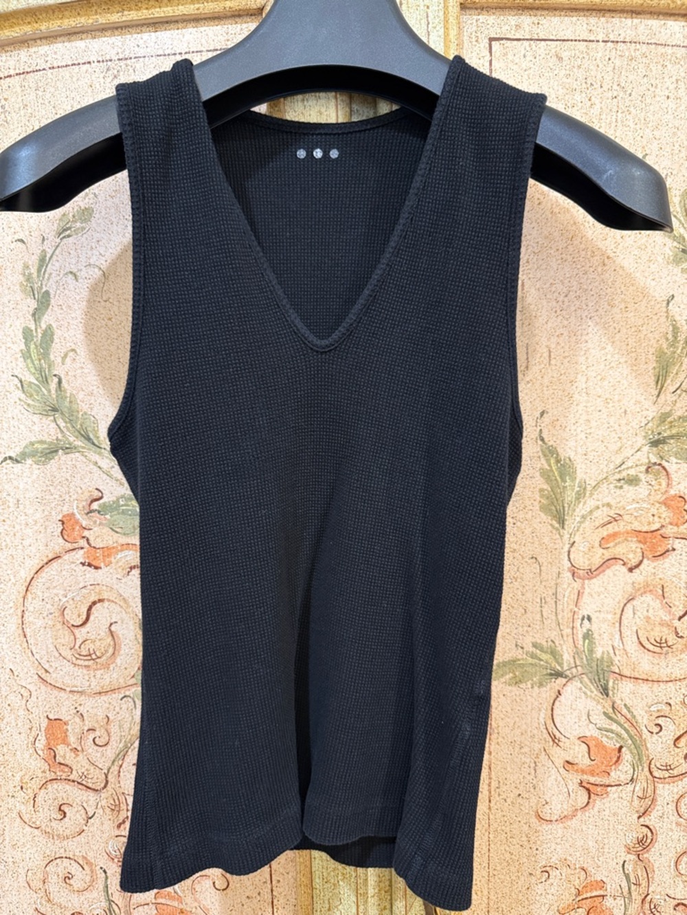 Three Dots Black V-Neck Ribbed Tank 🇺🇸 made